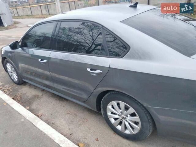 Серый Фольксваген Пассат, объемом двигателя 1.8 л и пробегом 118 тыс. км за 11399 $, фото 2 на Automoto.ua