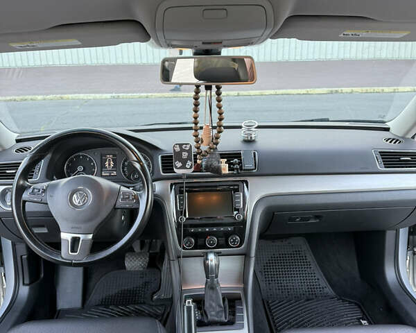 Сірий Фольксваген Пассат, об'ємом двигуна 1.8 л та пробігом 132 тис. км за 13500 $, фото 9 на Automoto.ua