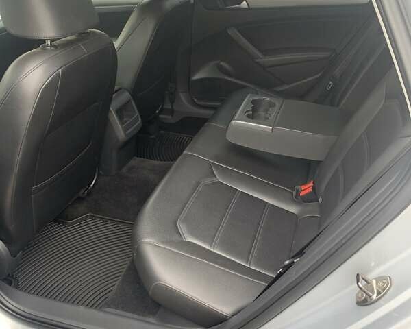 Серый Фольксваген Пассат, объемом двигателя 1.8 л и пробегом 213 тыс. км за 10600 $, фото 5 на Automoto.ua