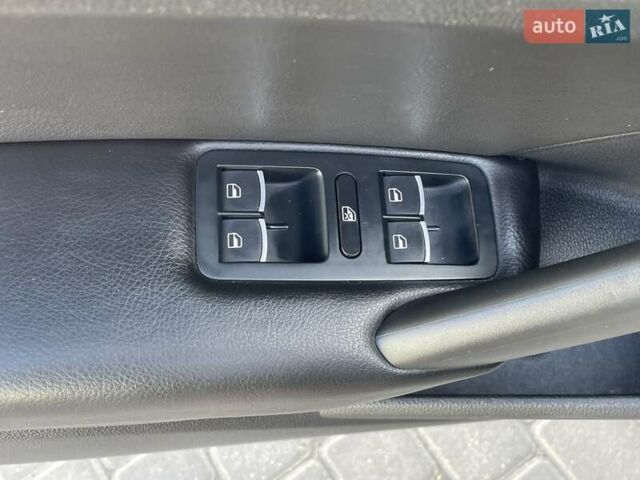 Сірий Фольксваген Пассат, об'ємом двигуна 1.97 л та пробігом 235 тис. км за 13700 $, фото 14 на Automoto.ua