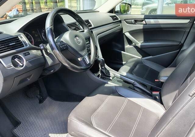 Серый Фольксваген Пассат, объемом двигателя 1.8 л и пробегом 210 тыс. км за 8200 $, фото 9 на Automoto.ua