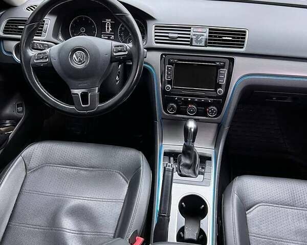 Серый Фольксваген Пассат, объемом двигателя 1.8 л и пробегом 221 тыс. км за 9800 $, фото 9 на Automoto.ua