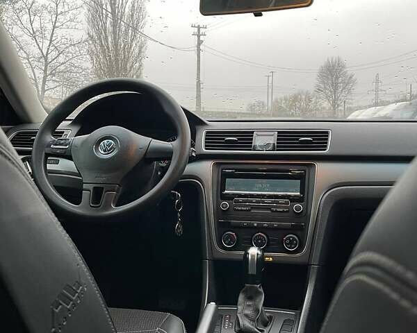 Серый Фольксваген Пассат, объемом двигателя 1.8 л и пробегом 184 тыс. км за 7999 $, фото 8 на Automoto.ua