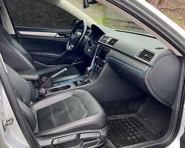 Серый Фольксваген Пассат, объемом двигателя 1.8 л и пробегом 221 тыс. км за 9800 $, фото 7 на Automoto.ua