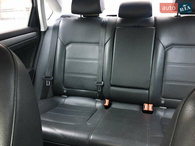 Серый Фольксваген Пассат, объемом двигателя 1.8 л и пробегом 195 тыс. км за 9200 $, фото 11 на Automoto.ua