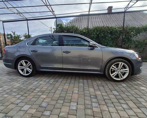 Серый Фольксваген Пассат, объемом двигателя 1.8 л и пробегом 319 тыс. км за 12000 $, фото 2 на Automoto.ua