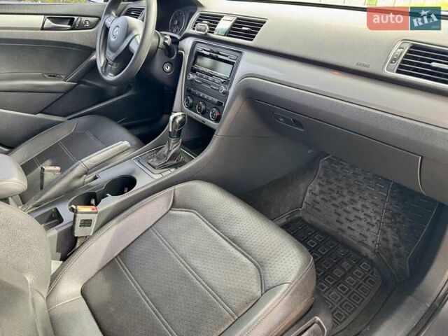 Серый Фольксваген Пассат, объемом двигателя 1.8 л и пробегом 199 тыс. км за 7999 $, фото 22 на Automoto.ua