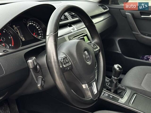 Сірий Фольксваген Пассат, об'ємом двигуна 1.6 л та пробігом 350 тис. км за 10999 $, фото 21 на Automoto.ua