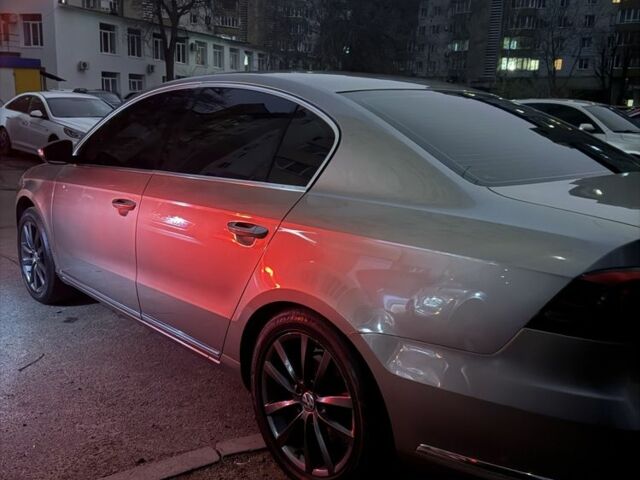 Серый Фольксваген Пассат, объемом двигателя 2 л и пробегом 220 тыс. км за 14500 $, фото 1 на Automoto.ua