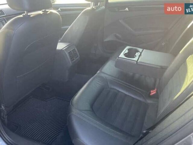 Серый Фольксваген Пассат, объемом двигателя 1.97 л и пробегом 235 тыс. км за 10999 $, фото 10 на Automoto.ua