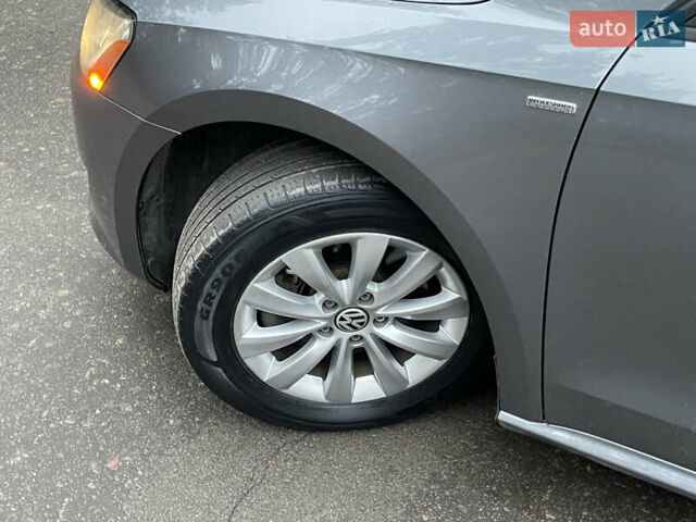 Серый Фольксваген Пассат, объемом двигателя 1.8 л и пробегом 180 тыс. км за 9999 $, фото 8 на Automoto.ua