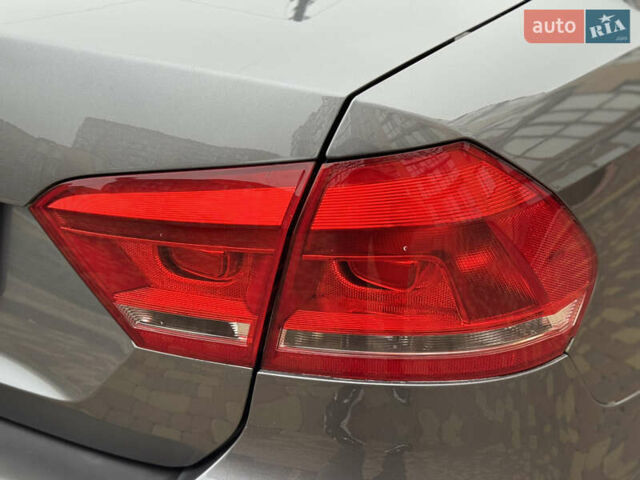 Серый Фольксваген Пассат, объемом двигателя 2 л и пробегом 161 тыс. км за 13800 $, фото 15 на Automoto.ua