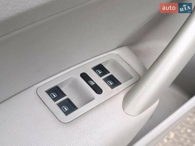 Сірий Фольксваген Пассат, об'ємом двигуна 1.8 л та пробігом 260 тис. км за 11490 $, фото 22 на Automoto.ua