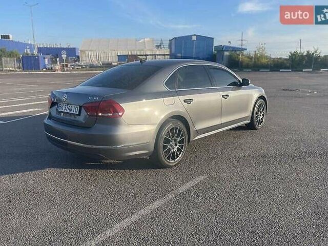 Серый Фольксваген Пассат, объемом двигателя 1.97 л и пробегом 235 тыс. км за 10999 $, фото 3 на Automoto.ua