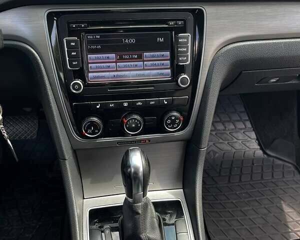 Серый Фольксваген Пассат, объемом двигателя 1.8 л и пробегом 199 тыс. км за 10950 $, фото 7 на Automoto.ua