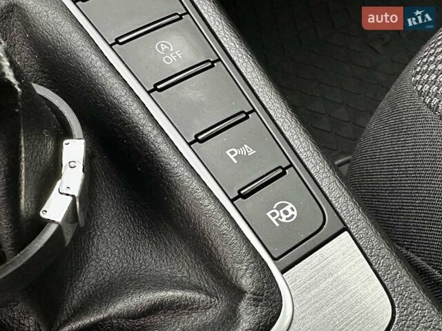 Сірий Фольксваген Пассат, об'ємом двигуна 1.6 л та пробігом 350 тис. км за 10999 $, фото 27 на Automoto.ua