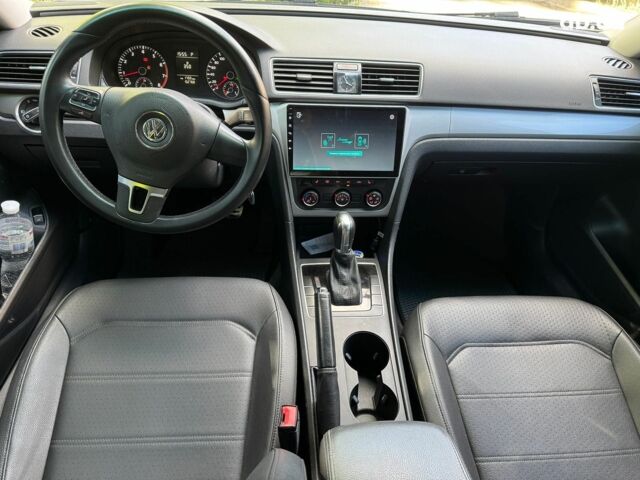 Серый Фольксваген Пассат, объемом двигателя 1.8 л и пробегом 245 тыс. км за 11390 $, фото 16 на Automoto.ua