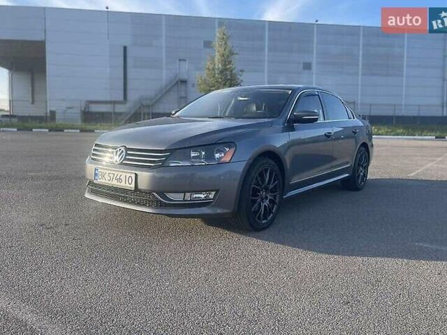 Серый Фольксваген Пассат, объемом двигателя 1.97 л и пробегом 235 тыс. км за 10999 $, фото 4 на Automoto.ua