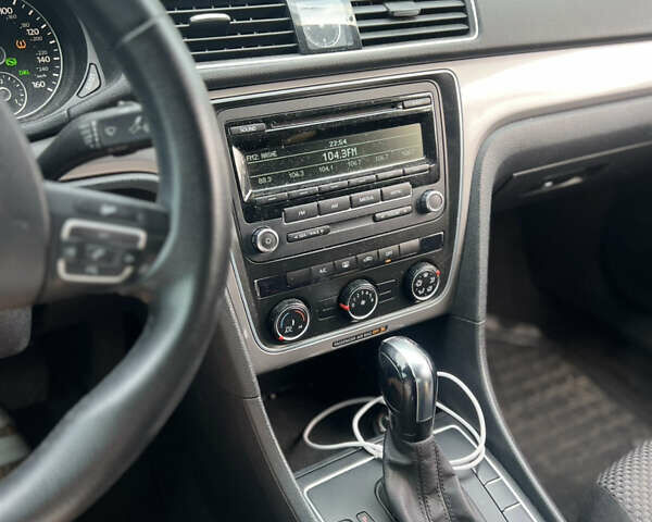 Серый Фольксваген Пассат, объемом двигателя 1.8 л и пробегом 268 тыс. км за 8500 $, фото 8 на Automoto.ua