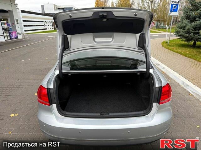 Серый Фольксваген Пассат, объемом двигателя 2 л и пробегом 110 тыс. км за 13200 $, фото 12 на Automoto.ua