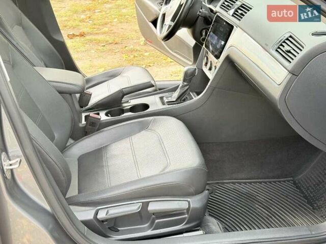 Серый Фольксваген Пассат, объемом двигателя 1.8 л и пробегом 180 тыс. км за 9600 $, фото 25 на Automoto.ua