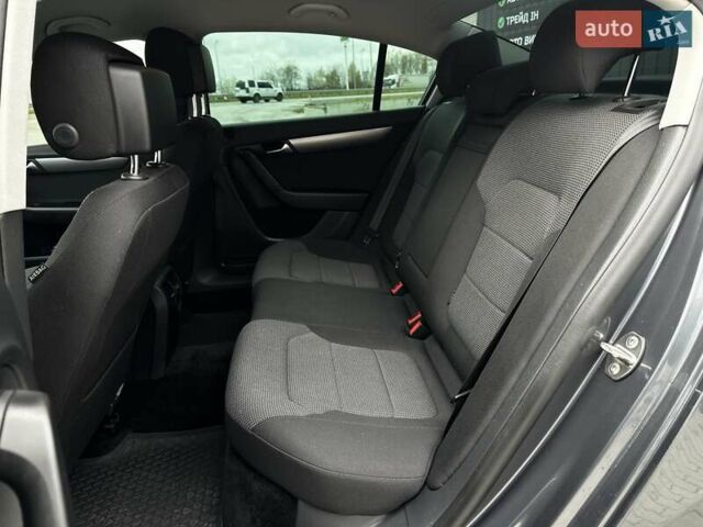 Сірий Фольксваген Пассат, об'ємом двигуна 1.6 л та пробігом 350 тис. км за 10999 $, фото 34 на Automoto.ua