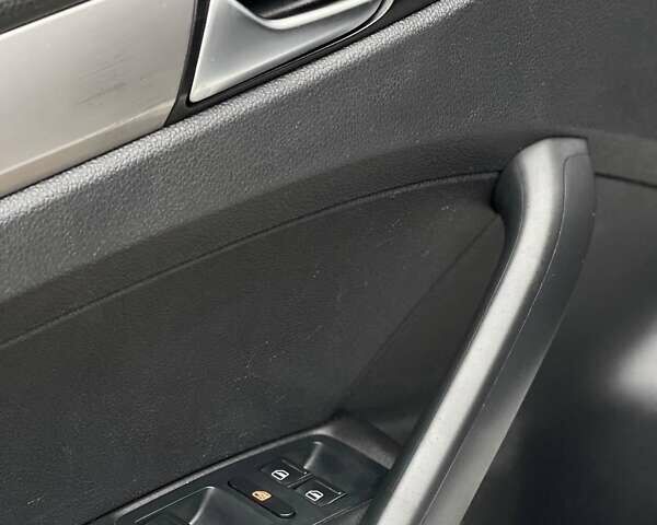 Серый Фольксваген Пассат, объемом двигателя 1.8 л и пробегом 184 тыс. км за 7999 $, фото 7 на Automoto.ua