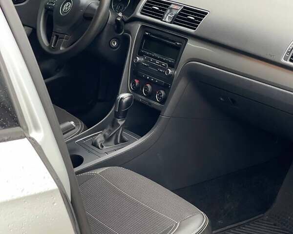 Серый Фольксваген Пассат, объемом двигателя 1.8 л и пробегом 184 тыс. км за 7999 $, фото 9 на Automoto.ua