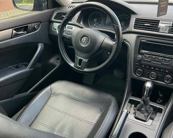 Серый Фольксваген Пассат, объемом двигателя 1.8 л и пробегом 160 тыс. км за 9500 $, фото 11 на Automoto.ua