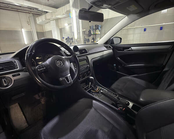 Серый Фольксваген Пассат, объемом двигателя 1.8 л и пробегом 180 тыс. км за 11500 $, фото 7 на Automoto.ua