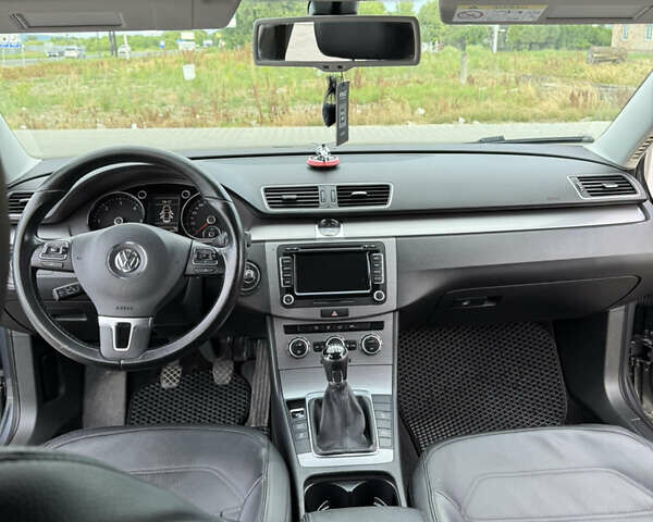 Серый Фольксваген Пассат, объемом двигателя 1.6 л и пробегом 217 тыс. км за 11999 $, фото 12 на Automoto.ua