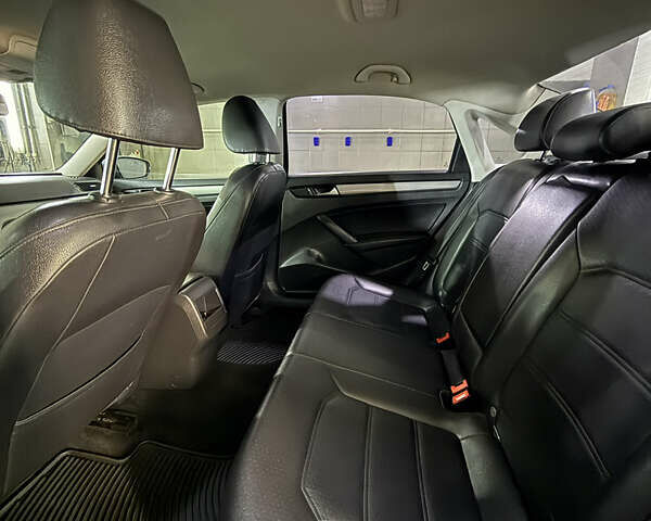 Серый Фольксваген Пассат, объемом двигателя 1.8 л и пробегом 180 тыс. км за 11500 $, фото 12 на Automoto.ua