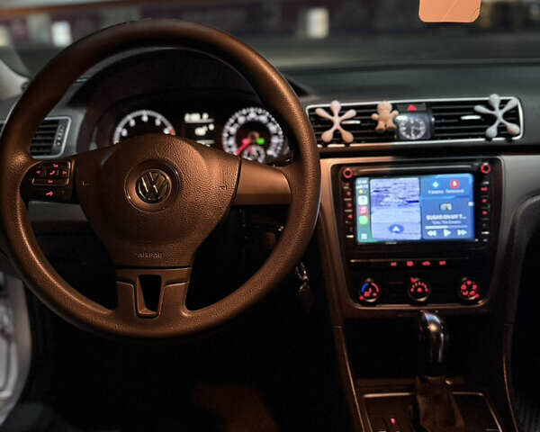 Серый Фольксваген Пассат, объемом двигателя 1.8 л и пробегом 145 тыс. км за 11500 $, фото 6 на Automoto.ua