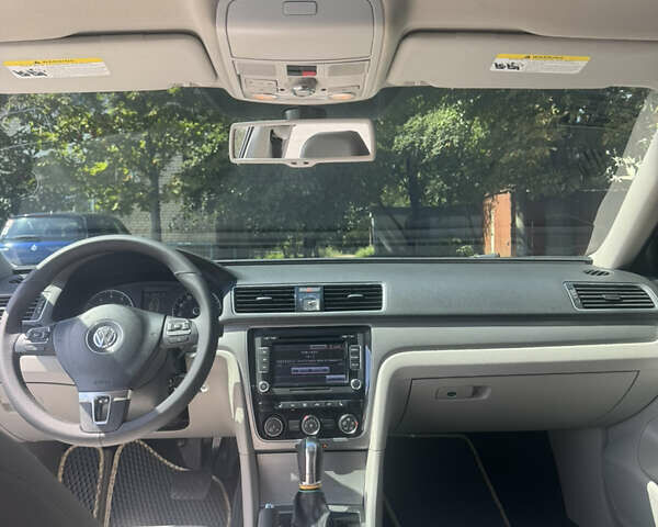 Сірий Фольксваген Пассат, об'ємом двигуна 1.8 л та пробігом 230 тис. км за 10500 $, фото 10 на Automoto.ua