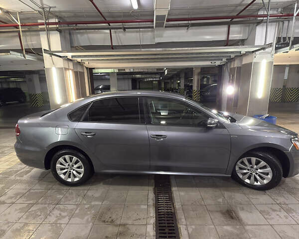 Серый Фольксваген Пассат, объемом двигателя 1.8 л и пробегом 180 тыс. км за 11500 $, фото 3 на Automoto.ua