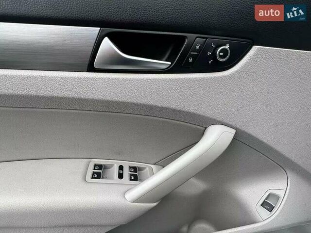 Серый Фольксваген Пассат, объемом двигателя 2 л и пробегом 156 тыс. км за 2000 $, фото 11 на Automoto.ua