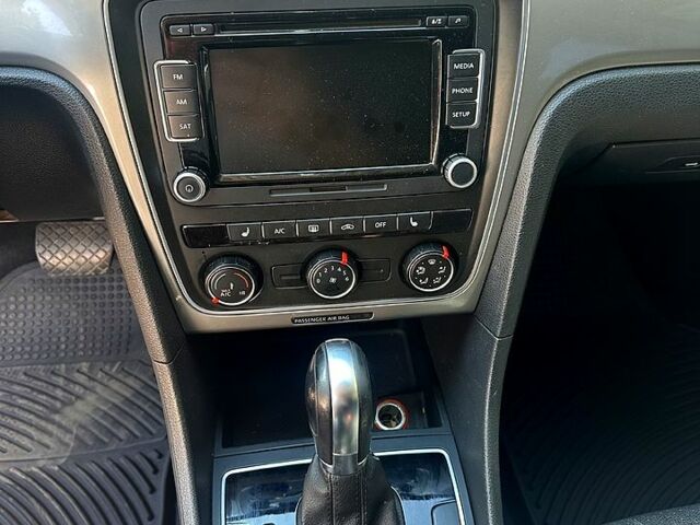 Сірий Фольксваген Пассат, об'ємом двигуна 1.8 л та пробігом 226 тис. км за 9000 $, фото 7 на Automoto.ua