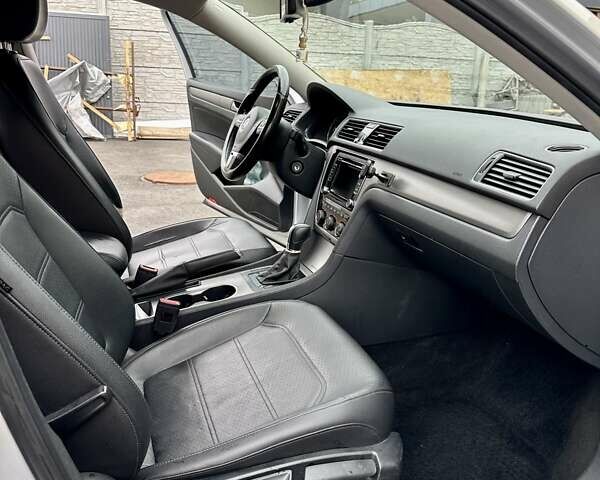 Серый Фольксваген Пассат, объемом двигателя 1.8 л и пробегом 167 тыс. км за 11000 $, фото 13 на Automoto.ua