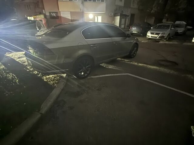 Серый Фольксваген Пассат, объемом двигателя 2 л и пробегом 220 тыс. км за 14500 $, фото 5 на Automoto.ua