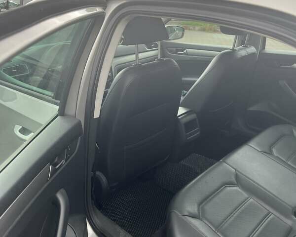 Серый Фольксваген Пассат, объемом двигателя 1.8 л и пробегом 180 тыс. км за 11700 $, фото 10 на Automoto.ua