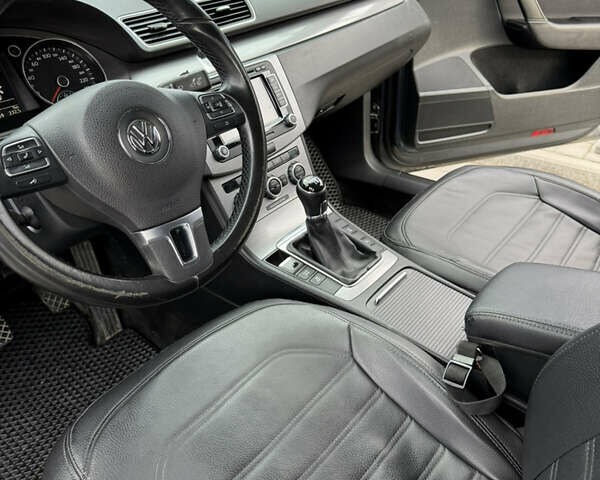 Серый Фольксваген Пассат, объемом двигателя 1.6 л и пробегом 217 тыс. км за 11999 $, фото 10 на Automoto.ua