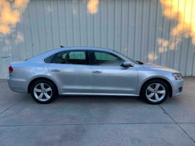 Серый Фольксваген Пассат, объемом двигателя 2.5 л и пробегом 88 тыс. км за 5600 $, фото 4 на Automoto.ua