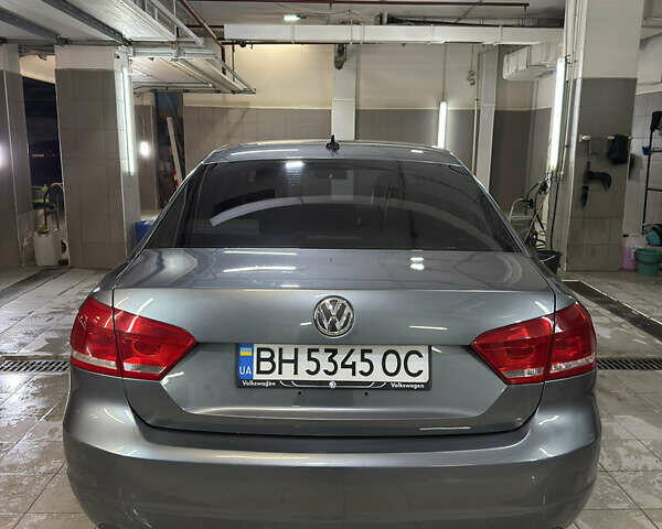 Серый Фольксваген Пассат, объемом двигателя 1.8 л и пробегом 180 тыс. км за 11500 $, фото 4 на Automoto.ua