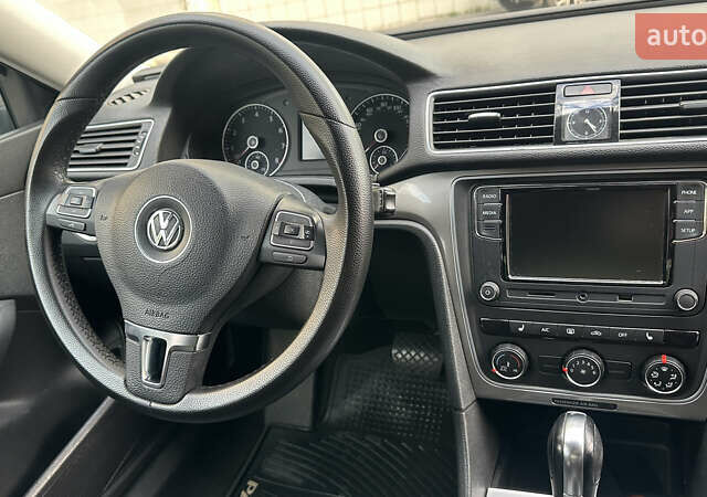 Серый Фольксваген Пассат, объемом двигателя 1.8 л и пробегом 150 тыс. км за 11200 $, фото 39 на Automoto.ua