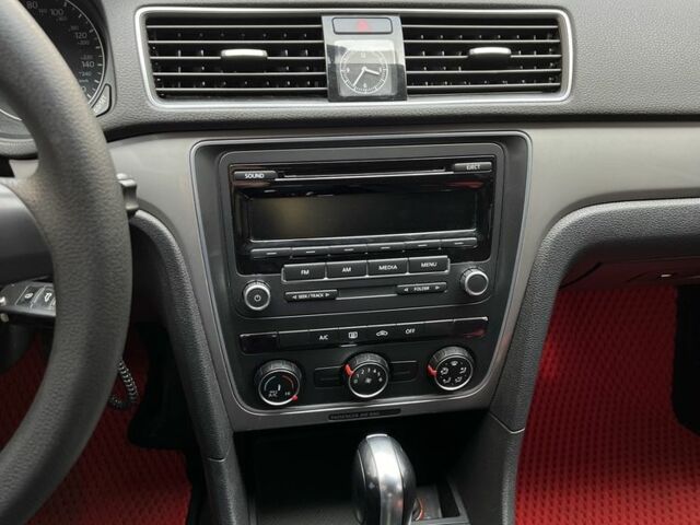 Серый Фольксваген Пассат, объемом двигателя 1.8 л и пробегом 230 тыс. км за 8900 $, фото 11 на Automoto.ua