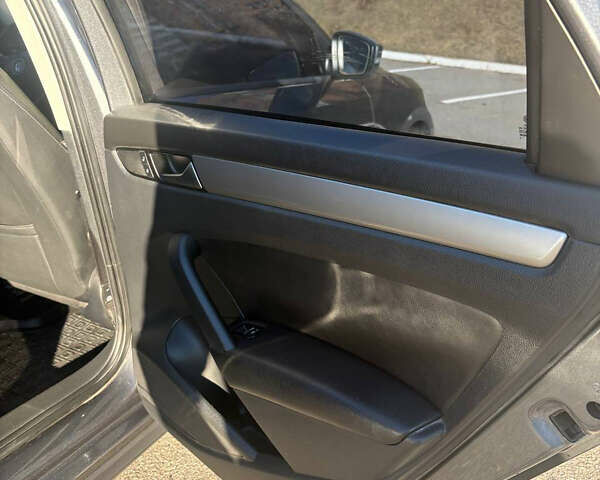 Серый Фольксваген Пассат, объемом двигателя 1.8 л и пробегом 170 тыс. км за 9500 $, фото 12 на Automoto.ua