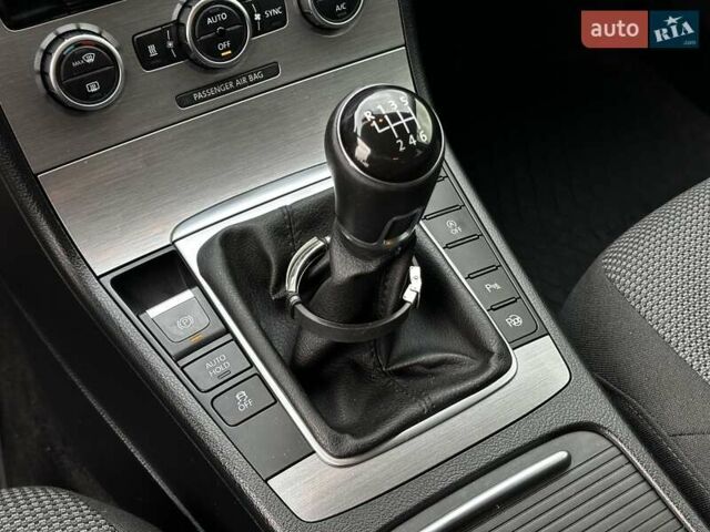 Сірий Фольксваген Пассат, об'ємом двигуна 1.6 л та пробігом 350 тис. км за 10999 $, фото 25 на Automoto.ua