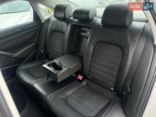 Серый Фольксваген Пассат, объемом двигателя 1.97 л и пробегом 217 тыс. км за 13000 $, фото 8 на Automoto.ua