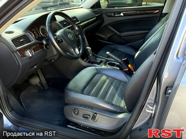 Серый Фольксваген Пассат, объемом двигателя 2 л и пробегом 235 тыс. км за 13700 $, фото 6 на Automoto.ua