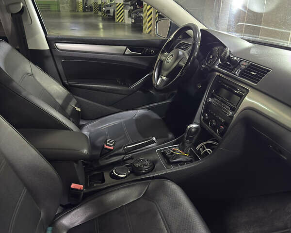 Серый Фольксваген Пассат, объемом двигателя 1.8 л и пробегом 180 тыс. км за 11500 $, фото 9 на Automoto.ua